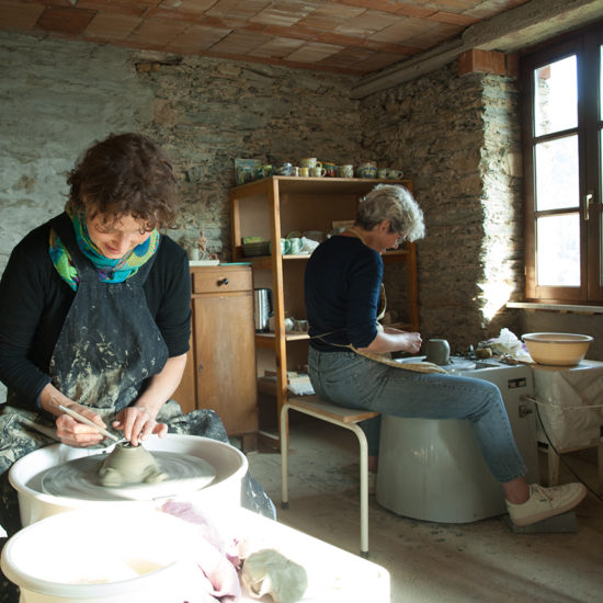 Il Borghetto Della Ceramica.Liguria Corsi Di Ceramica Borghetto D Arroscia Imperia Lisa Meixner